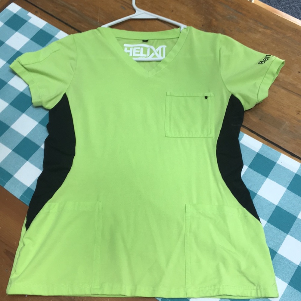 Benefit helix scrub top